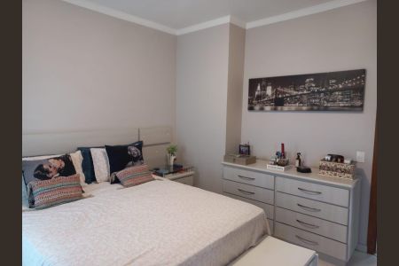 Casa à venda com 212m², 3 quartos e 3 vagasSuíte