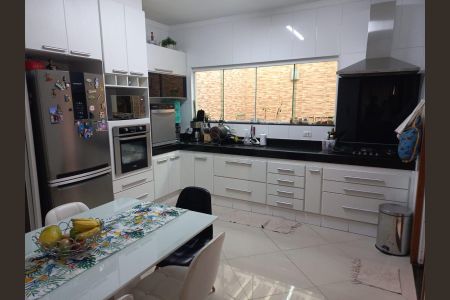 Casa à venda com 212m², 3 quartos e 3 vagasCozinha 