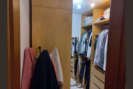 Casa à venda com 212m², 3 quartos e 3 vagasSuíte