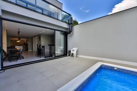 Casa à venda com 245m², 4 quartos e 4 vagasPiscina