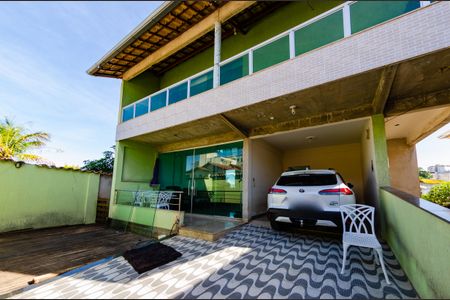 Casa à venda com 360m², 4 quartos e 4 vagas Casa à venda com 360m², 4 quartos e 4 vagasGaragem