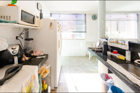 Casa à venda com 360m², 4 quartos e 4 vagas Casa à venda com 360m², 4 quartos e 4 vagasCozinha