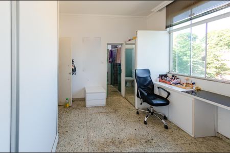 Casa à venda com 360m², 4 quartos e 4 vagas Casa à venda com 360m², 4 quartos e 4 vagasSemi-suíte 2