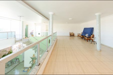 Casa à venda com 360m², 4 quartos e 4 vagas Casa à venda com 360m², 4 quartos e 4 vagasSala 2