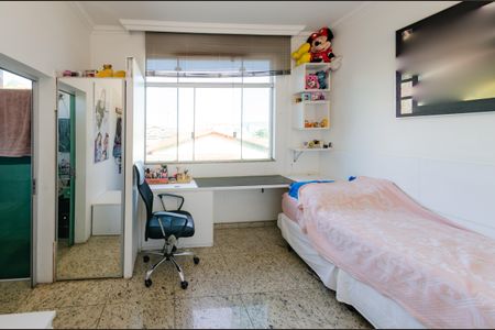 Casa à venda com 360m², 4 quartos e 4 vagas Casa à venda com 360m², 4 quartos e 4 vagasSemi-suíte 2