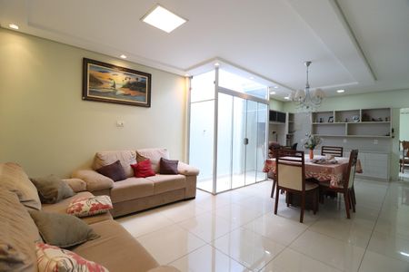 Casa para alugar com 230m², 3 quartos e 3 vagasSala