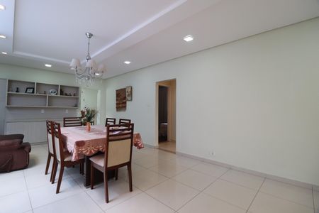 Casa para alugar com 230m², 3 quartos e 3 vagasSala