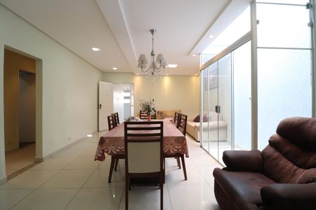 Sala de Jantar de casa para alugar com 3 quartos, 230m² em Nossa Senhora Aparecida, Uberlândia