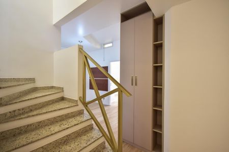 Casa de condomínio para alugar com 200m², 4 quartos e 2 vagasCorredor