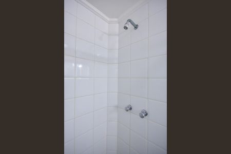 Casa de condomínio para alugar com 200m², 4 quartos e 2 vagasChuveiro do Banheiro da Suíte 2