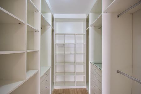 Casa de condomínio para alugar com 200m², 4 quartos e 2 vagasArmário da Suíte 1