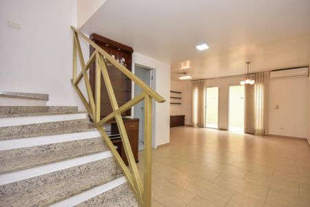 Casa de condomínio para alugar com 200m², 4 quartos e 2 vagasSala