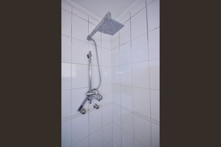 Casa de condomínio para alugar com 200m², 4 quartos e 2 vagasChuveiro da Suíte 1