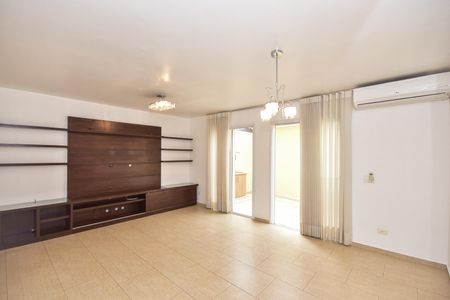 Casa de condomínio para alugar com 200m², 4 quartos e 2 vagasSala de Tv