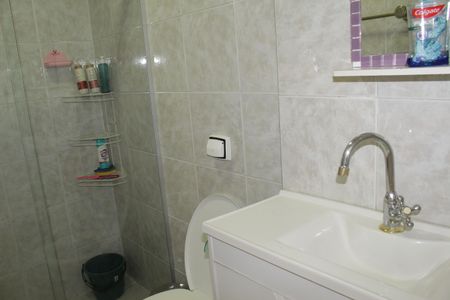 Banheiro de kitnet/studio para alugar com 1 quarto, 26m² em Vila Buarque, São Paulo
