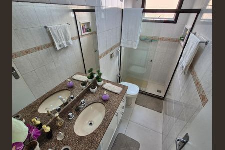 Apartamento à venda com 172m², 3 quartos e 3 vagasBanheiro social