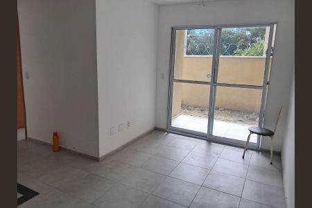 Sala de apartamento para alugar com 2 quartos, 45m² em Inhoaíba, Rio de Janeiro