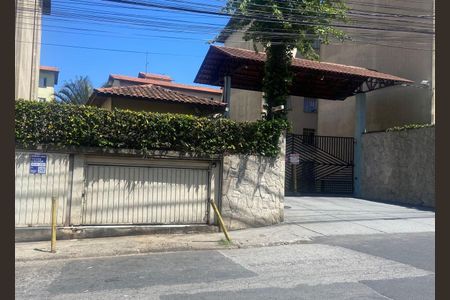 Apartamento à venda com 45m², 2 quartos e 1 vaga Apartamento à venda com 45m², 2 quartos e 1 vagaFachada do condomínio + placa
