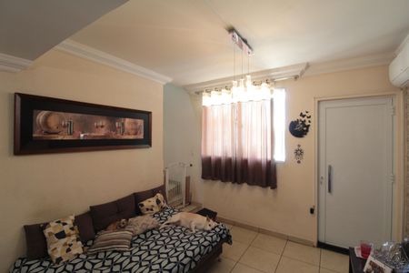 Sala de casa de condomínio à venda com 2 quartos, 79m² em Castelo, Belo Horizonte