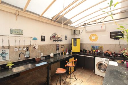 Casa de condomínio à venda com 79m², 2 quartos e 1 vagaÁrea Privativa