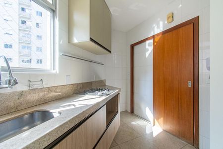 Apartamento para alugar com 83m², 2 quartos e 2 vagasCozinha