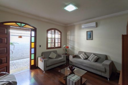 Casa à venda com 3 quartos, 290m² em Santa Monica, Belo Horizonte