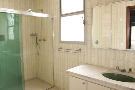 Apartamento à venda com 248m², 3 quartos e 3 vagasBanheiro da Suíte