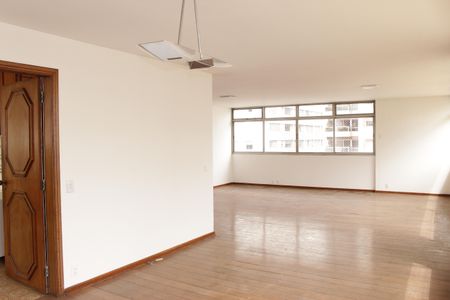 Apartamento à venda com 248m², 3 quartos e 3 vagasSala