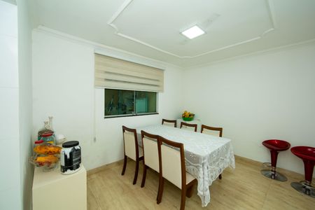 Casa à venda com 140m², 3 quartos e 5 vagasSala