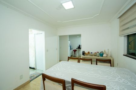 Casa à venda com 140m², 3 quartos e 5 vagasSala