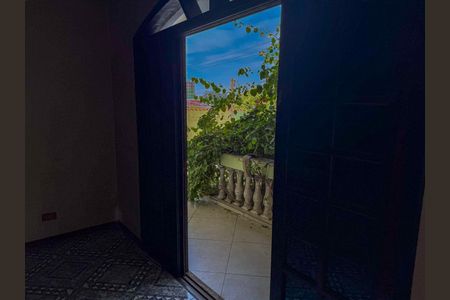 Casa à venda com 272m², 4 quartos e 5 vagas Casa à venda com 272m², 4 quartos e 5 vagasVista