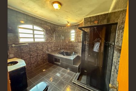 Casa à venda com 272m², 4 quartos e 5 vagas Casa à venda com 272m², 4 quartos e 5 vagasBanheiro