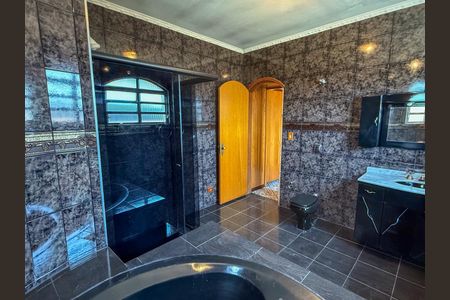 Casa à venda com 272m², 4 quartos e 5 vagas Casa à venda com 272m², 4 quartos e 5 vagasBanheiro