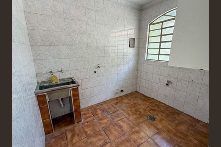 Casa à venda com 272m², 4 quartos e 5 vagas Casa à venda com 272m², 4 quartos e 5 vagasLavanderia