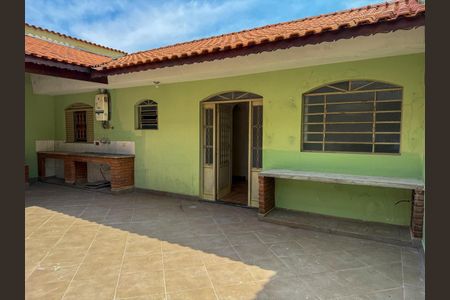 Casa à venda com 272m², 4 quartos e 5 vagas Casa à venda com 272m², 4 quartos e 5 vagasQuintal