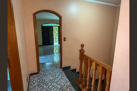 Casa à venda com 272m², 4 quartos e 5 vagas Casa à venda com 272m², 4 quartos e 5 vagasCorredor