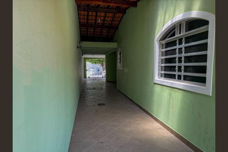 Casa à venda com 272m², 4 quartos e 5 vagas Casa à venda com 272m², 4 quartos e 5 vagasCorredor