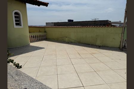 Casa à venda com 272m², 4 quartos e 5 vagas Casa à venda com 272m², 4 quartos e 5 vagasVaranda