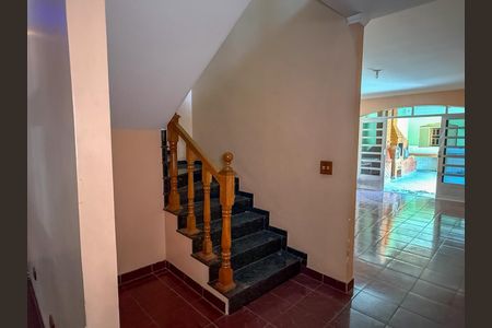 Casa à venda com 272m², 4 quartos e 5 vagas Casa à venda com 272m², 4 quartos e 5 vagasCorredor