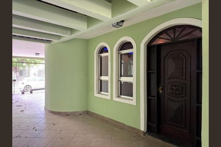 Casa à venda com 272m², 4 quartos e 5 vagas Casa à venda com 272m², 4 quartos e 5 vagasGaragem