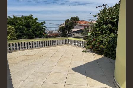 Casa à venda com 272m², 4 quartos e 5 vagas Casa à venda com 272m², 4 quartos e 5 vagasVaranda