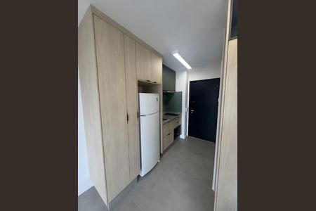 Cozinha de apartamento para alugar com 1 quarto, 25m² em Vila Cordeiro, São Paulo