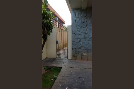 Casa para alugar com 360m², 5 quartos e 6 vagas