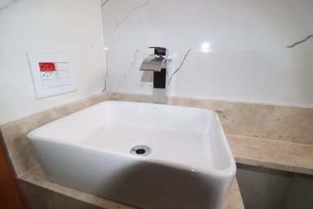 Casa à venda com 199m², 4 quartos e 3 vagasBanheiro Quarto 2 suíte