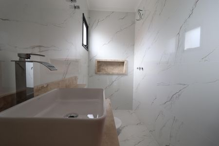 Casa à venda com 199m², 4 quartos e 3 vagasBanheiro Quarto 1 suíte