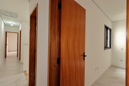 Casa à venda com 200m², 4 quartos e 4 vagasCorredor piso superior