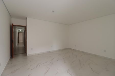 Casa à venda com 200m², 4 quartos e 4 vagasSuíte 2