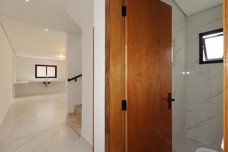 Casa à venda com 200m², 4 quartos e 4 vagasCorredor piso inferior