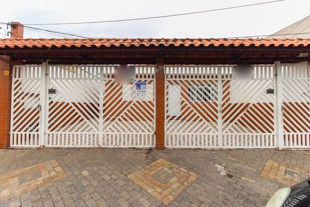 Casa à venda com 300m², 4 quartos e 3 vagasFachada