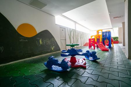 Apartamento à venda com 57m², 2 quartos e 1 vaga Apartamento à venda com 57m², 2 quartos e 1 vagaÁrea comum - Playground